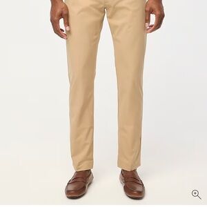 Slim-fit tech chino pant